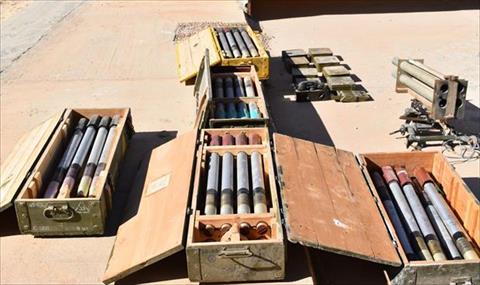 مواطن يسلم 42 صاروخ C5 وذخائر وأجهزة مراقبة واتصالات لمنطقة طبرق العسكرية