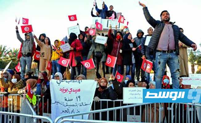 في ذكرى الثورة التونسية.. مظاهرات داعمة لسعيد وأخرى رافضة لقراراته