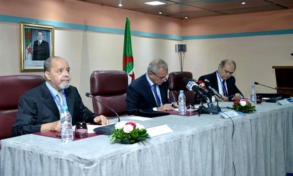 الجزائر تطالب بـ«التعاون والتضامن» في ملف الهجرة بعد ضغوط عليها وعلى ليبيا وتونس