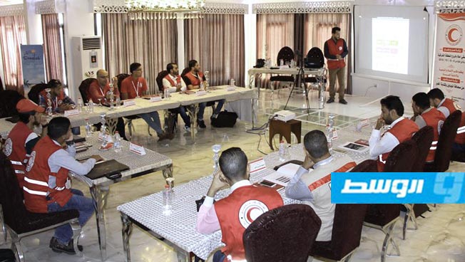 «الهلال الأحمر» تنظم برنامجًا تدريبيًّا عن صحافة الهاتف المحمول وكتابة الخبر في درنة