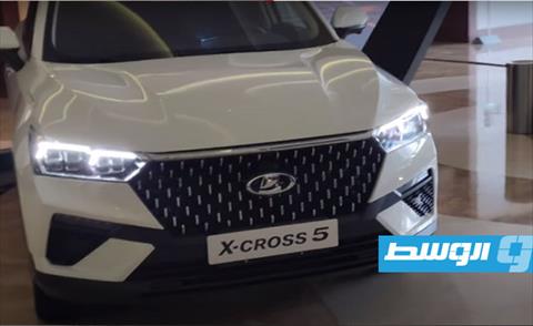 بالفيديو: لادا تروج لسياراتها «X-Cross 5»