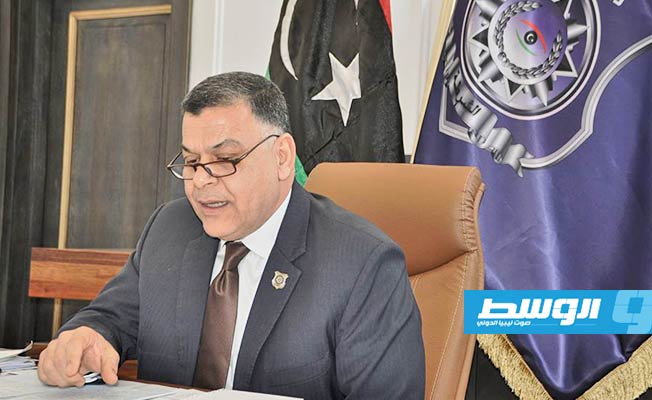 وزارة الداخلية تحظر بيع التجهيزات العسكرية والأمنية بالمحال الخاصة