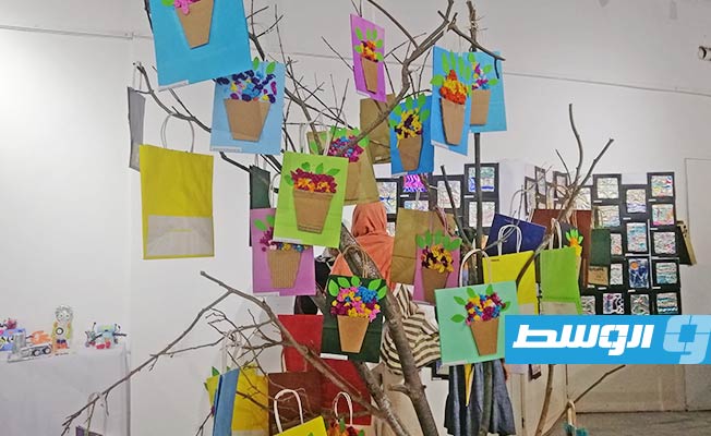 معرض «طفولة الألوان» بمقر دار حسن الفقيه حسن للفنون بالمدينة القديمة بطرابلس. (الإنترنت)