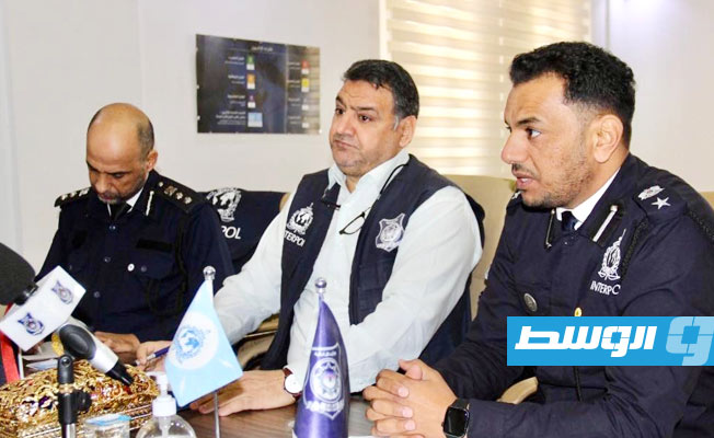 من اجتماع مسؤولين في الإنتربول الليبي والملحق الأمني الإقليمي لهولندا، بمقر مكتب الشرطة الجنائية العربية والدولية، 23 مارس 2022. (وزارة الداخلية)