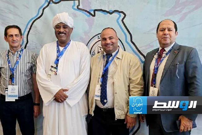 انتخاب الليبي عصمان القنين عضوًا بالاتحاد الأفريقي للسباحة. (فيسبوك)
