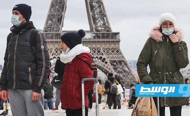 رئيسة بلدية باريس تطالب بالالتزام بارتداء الكمامة في شوارع المدينة