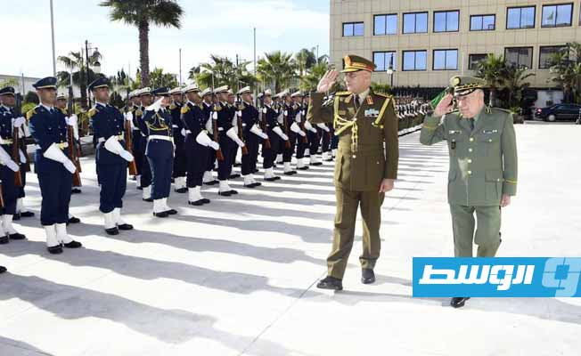مراسم استقبال الفريق محمد الحداد لدى وصوله الجزائر، الخميس 9 مارس 2023. (وزارة الدفاع الجزائرية)