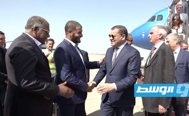 الدبيبة يصل طرابلس على متن رحلة تجريبية للخطوط الجوية الإيطالية