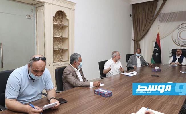 خالد المشري (وسط) خلال ترأسه اجتماع لرؤساء لجان المجلس الأعلى للدولة، 13 مايو 2020. (مجلس الدولة)