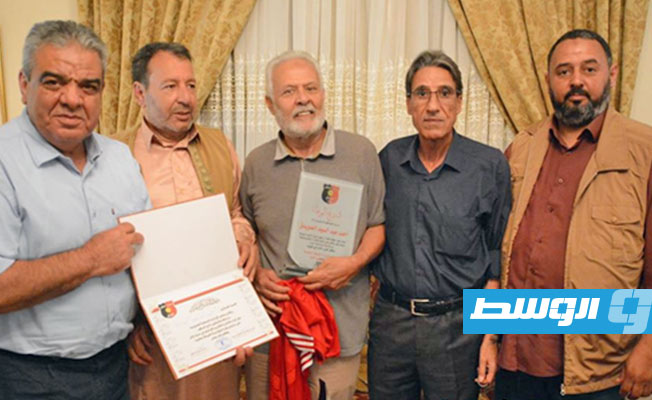«الصقور» يكرم أول وزير للرياضة في تاريخ ليبيا