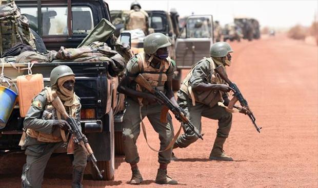 مقتل 12 عسكريا مالياً في هجوم شنه «متطرفون» على معسكر للجيش