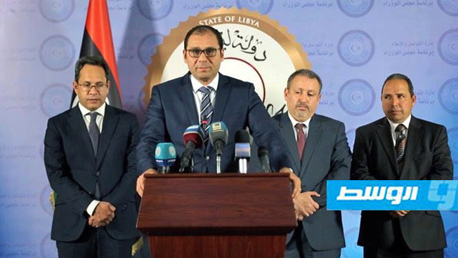 وزير «تعليم الوفاق» يلتزم بتطبيق التأمين الصحي.. ويرد على المطالب الخمسة للمعتصمين