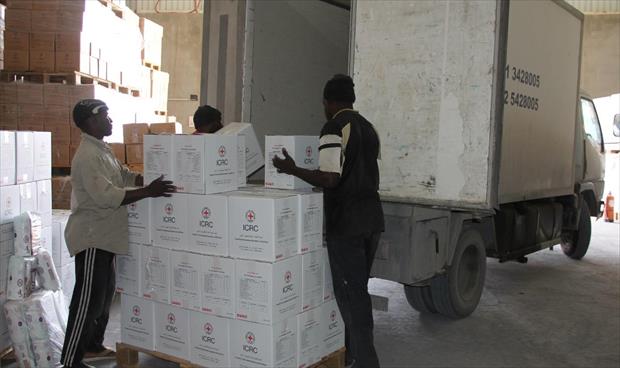 «الصليب الأحمر» تقدم مواد التنظيف لسجن طمينة