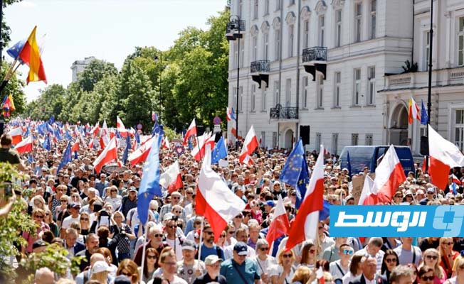 نصف مليون بولندي يتظاهرون ضد الحكومة في وارسو