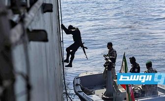 إيران تصادر سفينة أجنبية تنقل وقودا مهربا وتحتجز طاقمها
