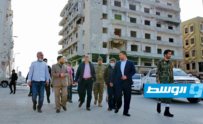 وزيرا الإسكان وشؤون المهجرين يتفقدان المناطق المتضررة جراء «الإرهاب» في بنغازي