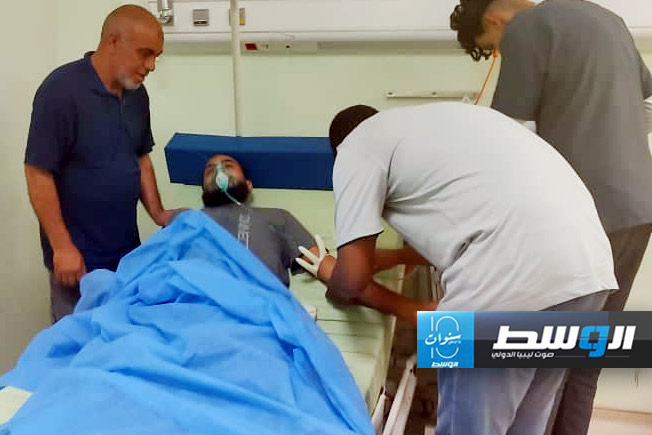 الشاب يتلقى العلاج في المستشفى بعد إنقاذه. (مديرية أمن صرمان)
