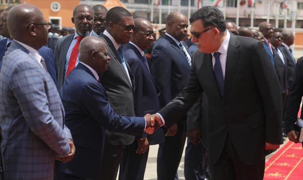 جانب من زيارة السراج إلى غينيا ومباحثاته مع الرئيس أوبيانغ. (صفحة المكتب الإعلامي للرئيس المجلس الرئاسي عبر فيسبوك)