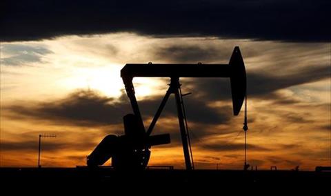 أسعار النفط تنخفض جراء المخاوف بشأن رفع الفائدة