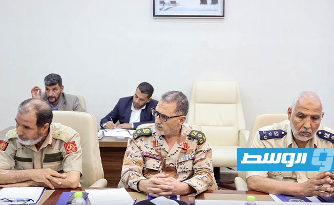 اجتماع الدبيبة مع قيادات أمنية وعسكرية لمناقشة الوضع على الحدود الليبية - التونسية، الخميس 27 يوليو 2023. (حكومتنا)