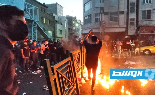 إيران: تواصل الاحتجاجات على مقتل مهسا.. وجماعة حقوقية تفيد بمقتل 19 قاصرا