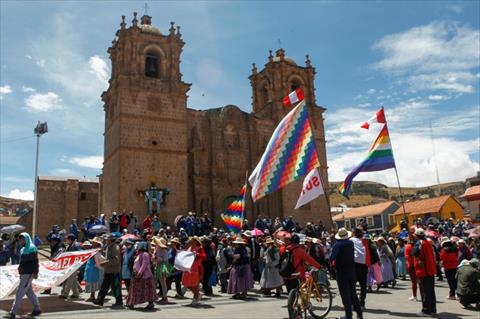 البرلمان يرفض إجراء انتخابات مبكرة في بيرو وخمسة آلاف سائح عالقون في ماتشو بيتشو