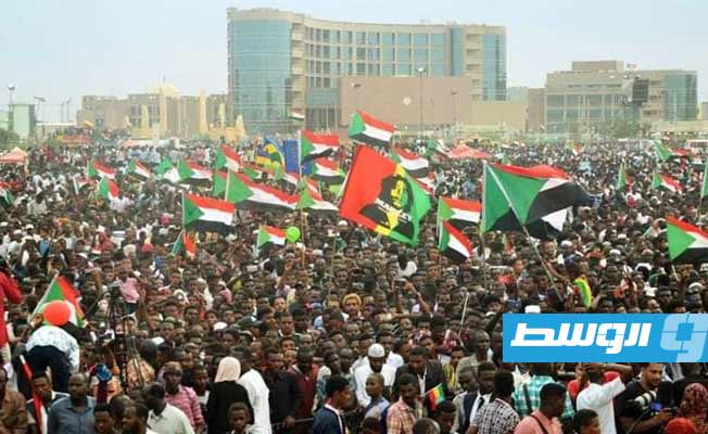 «فرانس برس»: إطلاق الغاز المسيل للدموع على متظاهرين سودانيين قرب مبنى البرلمان