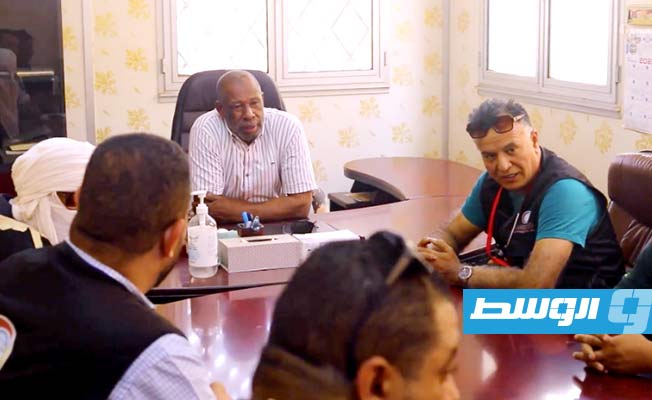 فريق من المركز الوطني لمكافحة الأمراض في أوباري للتوعية بشأن المشاركة في حملة التعطيم ضد الحصبة بمناطق في الجنوب الليبي، الأربعاء 14 يونيو 2023 (صورة مثبتة من فيديو)