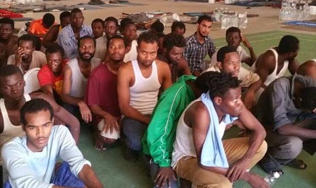 لجنة الأزمة تزور مركز إيواء المهاجرين في قصر بن غشير