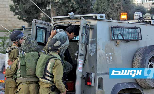 قوات الاحتلال تعتقل 4 فلسطينيين في رام الله والبيرة