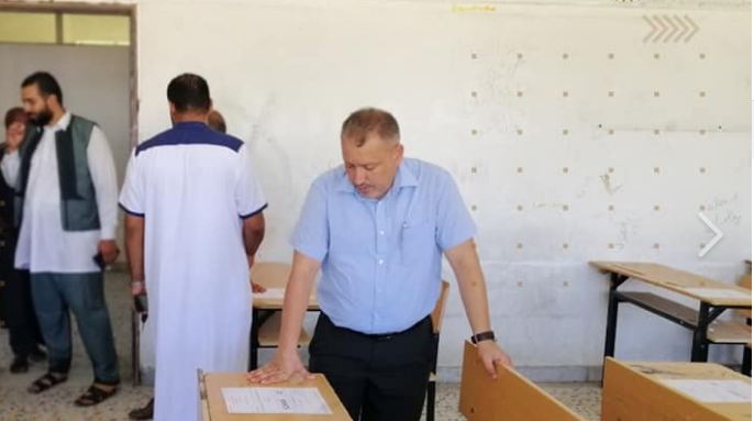 رئيس جامعة طرابلس يتفقد آخر استعدادات اللجان لامتحانات الشهادة الثانوية