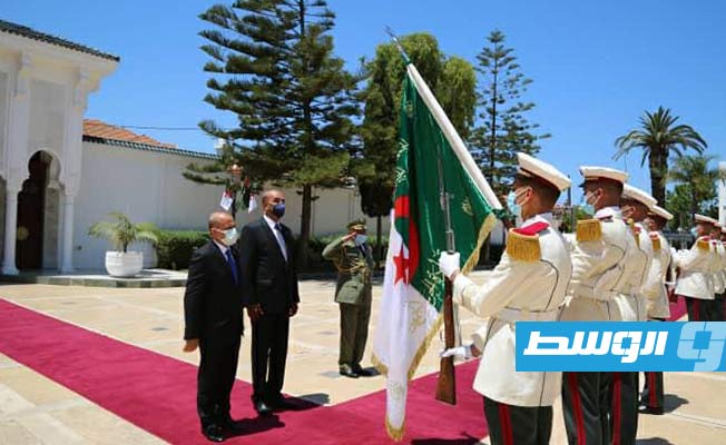 مراسم استقبال اللافي والكوني بمطار الجزائر، الأربعاء 9 يونيو 2021. (المجلس الرئاسي)