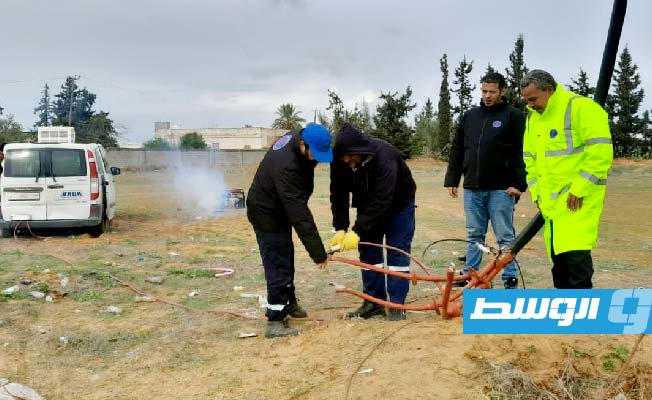بالصور.. «الجيش الأزرق» يعيد التيار الكهربائي لإحدى مناطق الجفارة في طرابلس