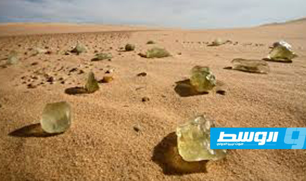 علماء أستراليون يكشفون سر الزجاج الأصفر الغريب بالصحراء الليبية