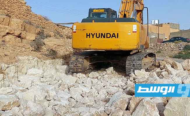 Bani Walid volunteers launch initiative to maintain and expand city road