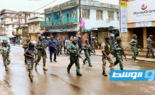 هجوم على مخزن أسلحة في عاصمة سيراليون والحكومة تعلن حظرا للتجول في البلاد