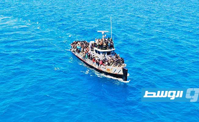 إنقاذ قارب يقل 473 مهاجرا غير شرعي قرب الماية (صور)