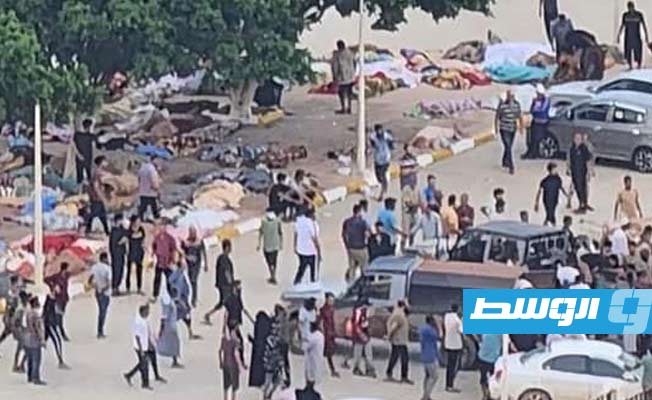 جمع مئات الجثامين في شوارع درنة (صور)