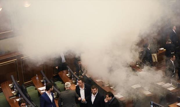 قنبلة مسيلة للدموع في برلمان كوسوفو تمنع التصديق على ترسيم الحدود مع مونتنيغرو