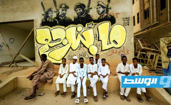 بين الحواجز والعوائق.. متظاهرون سودانيون يحتفلون بـ«الأضحى» في معسكر اعتصام ضد العسكريين
