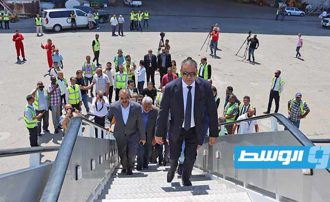 الشهوبي يتفقد طائرة الخطوط الليبية نوع إيرباص (A320) بمطار معيتيقة بعد صيانتها في تونس، الأحد 19 يونيو 2022. (وزارة المواصلات)