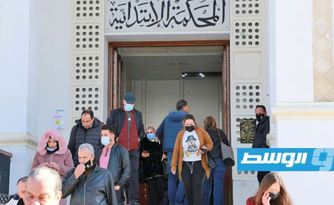 قضاة تونسيون ينفذون إضرابا بعد حل قيس المجلس الأعلى للقضاء