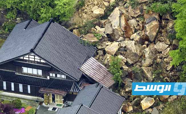 هزات ارتدادية تضرب اليابان بعد زلزال قوي أسفر عن تدمير منازل (شاهد)
