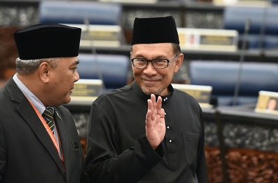 تعيين المعارض الإصلاحي أنور إبراهيم رئيسا للوزراء في ماليزيا