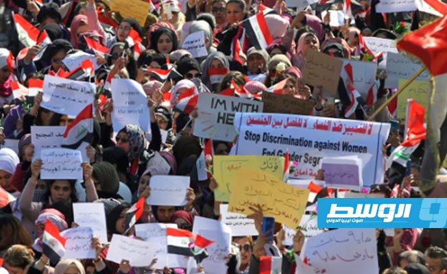 مئات العراقيات يتظاهرن للرد على اتهامات الزعيم الشيعي