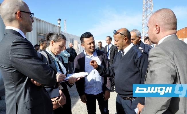 زيارة الوفد الأوروبي إلى نقطة إنزال المهاجرين بميناء طرابلس ومقر جهاز مكافحة الهجرة في طرابلس، الثلاثاء 5 ديسمبر 2023. (وزار الداخلية)