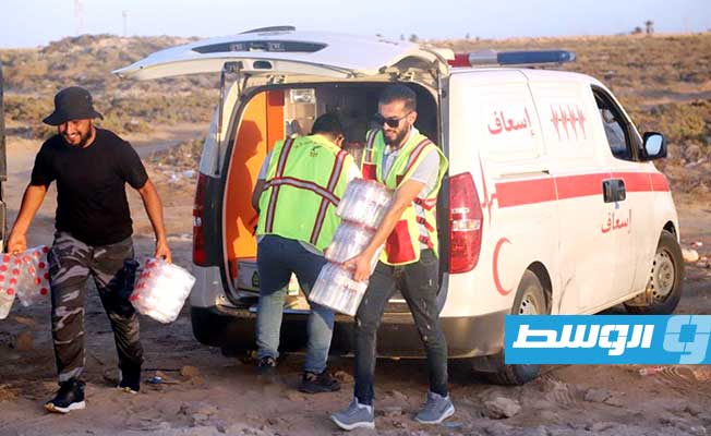ليبيا تقدم مواد إغاثة لـ150 مهاجرًا عالقين على الحدود مع تونس