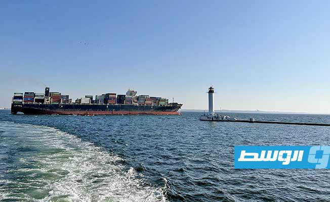 زيلينسكي: إبحار أول سفينة شحن عبر البحر الأسود «خطوة مهمة»