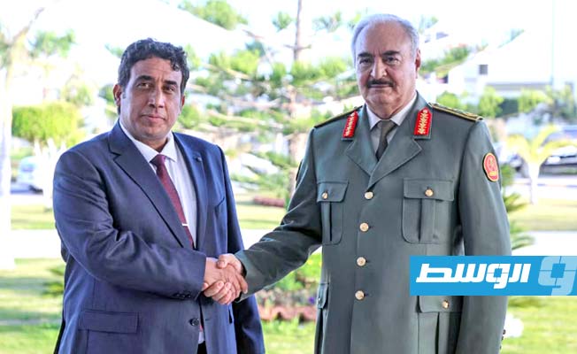رئيس المجلس الرئاسي محمد المنفي والمشير حفتر خلال لقاء في فندق الفضيل بمدينة بنغازي، 11 فبراير 2021، (القيادة العامة)