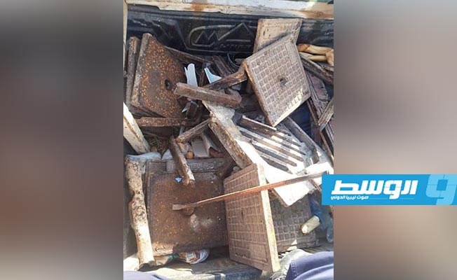 القبض على عصابة تسرق أغطية الصرف الصحي ببلدية طرابلس